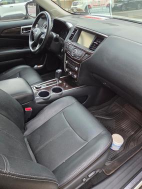 White 2013 Nissan Pathfinder Platinum