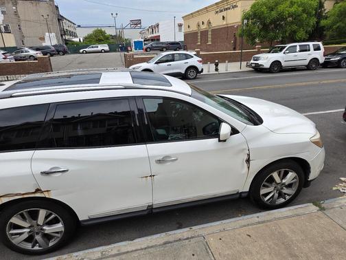 White 2013 Nissan Pathfinder Platinum