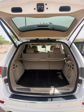 White 2017 Jeep Grand Cherokee Overland