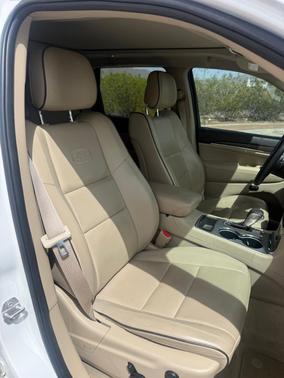 White 2017 Jeep Grand Cherokee Overland