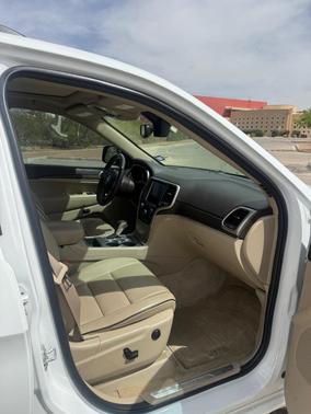 White 2017 Jeep Grand Cherokee Overland
