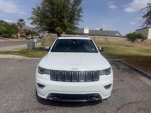 White 2017 Jeep Grand Cherokee Overland