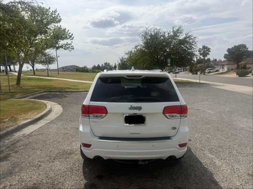 White 2017 Jeep Grand Cherokee Overland