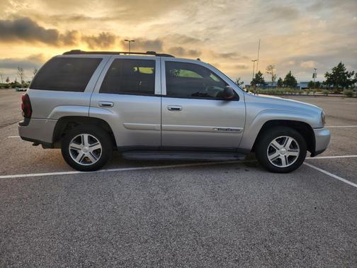 Silver 2004 Chevrolet Trailblazer LT