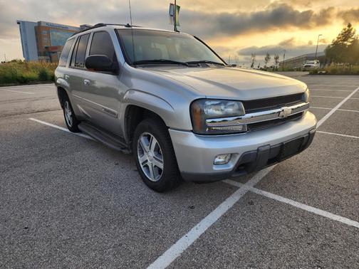 Silver 2004 Chevrolet Trailblazer LT