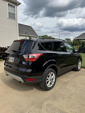 Black 2018 Ford Escape SE