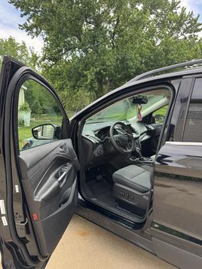 Black 2018 Ford Escape SE