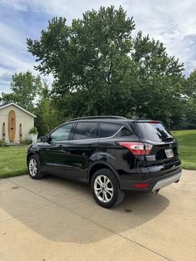 Black 2018 Ford Escape SE