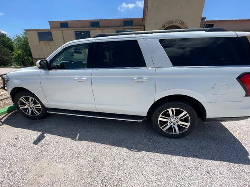 White 2023 Ford Expedition Max XLT