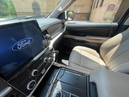 White 2023 Ford Expedition Max XLT