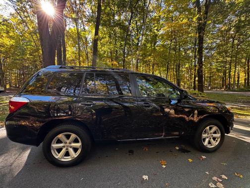 Black 2010 Toyota Highlander SE