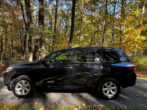 Black 2010 Toyota Highlander SE