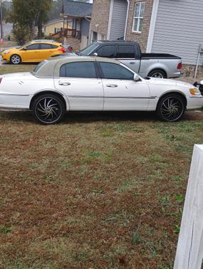 2000 Lincoln Town Car Executive