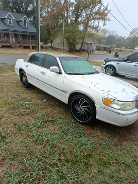 2000 Lincoln Town Car Executive