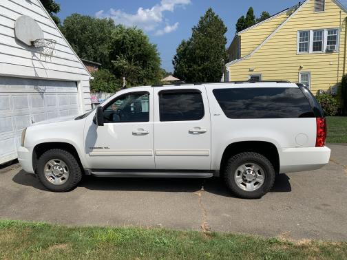2011 GMC Yukon XL 2500 SLT