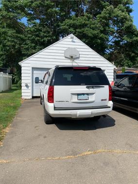 2011 GMC Yukon XL 2500 SLT
