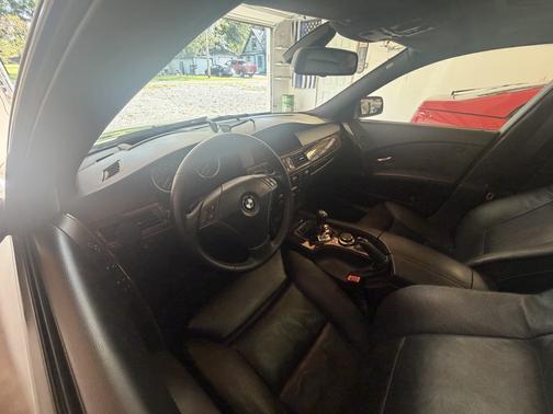 Gray 2006 BMW 550 i