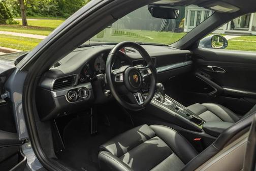 Blue 2018 Porsche 911 911 Carrera S