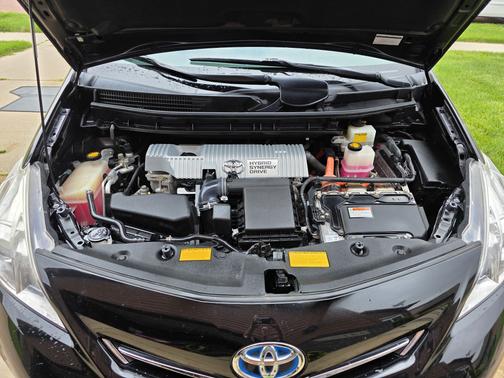 2013 Toyota Prius v Two