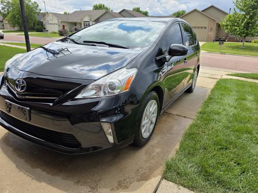 2013 Toyota Prius v Two