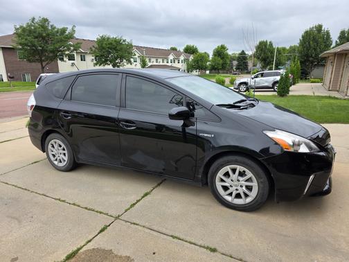 2013 Toyota Prius v Two