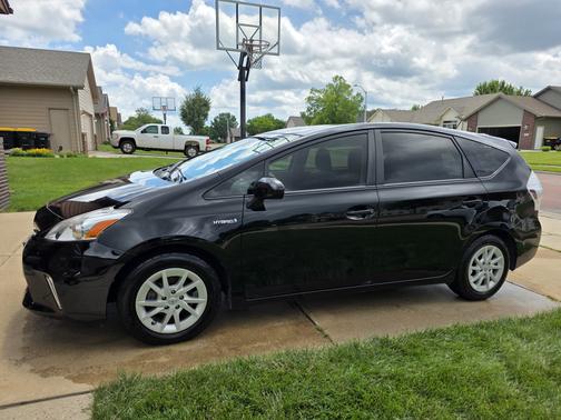 2013 Toyota Prius v Two