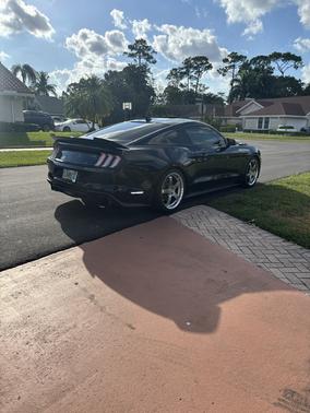 2022 Ford Mustang EcoBoost