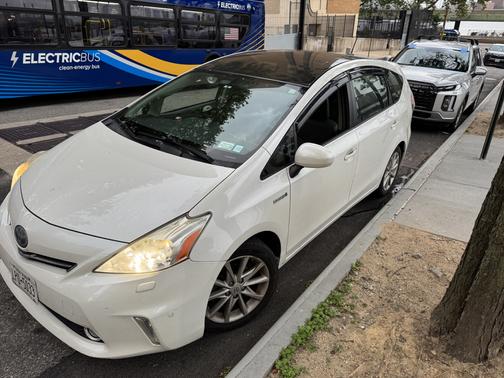 2013 Toyota Prius v Five