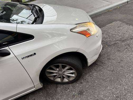 2013 Toyota Prius v Five