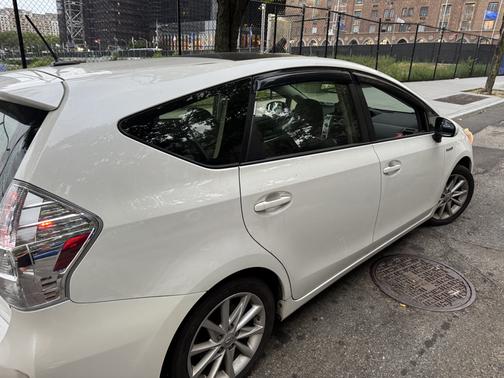 2013 Toyota Prius v Five