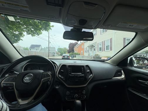 White 2015 Jeep Cherokee Latitude
