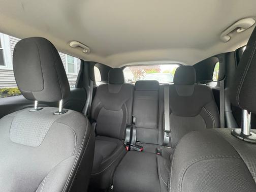 White 2015 Jeep Cherokee Latitude