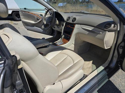 Beige 2004 Mercedes-Benz CLK-Class 320