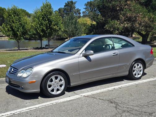 Beige 2004 Mercedes-Benz CLK-Class 320