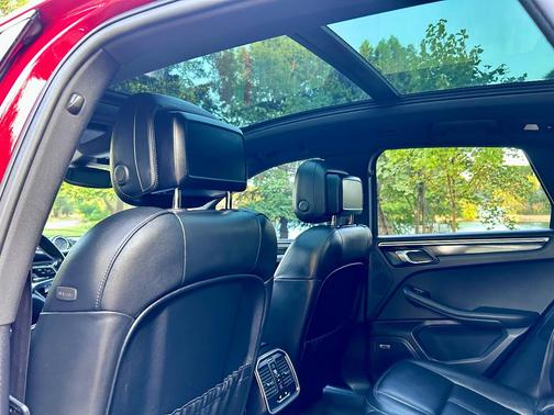 Red 2018 Porsche Macan Macan S