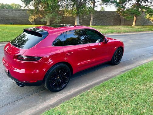 Red 2018 Porsche Macan Macan S
