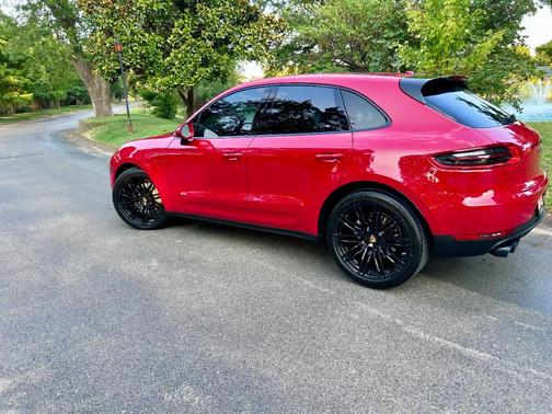 Red 2018 Porsche Macan Macan S