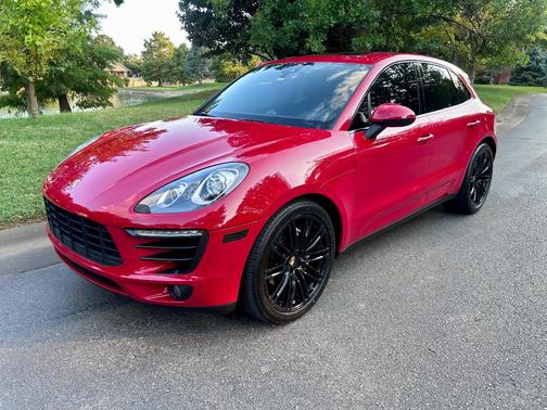 Red 2018 Porsche Macan Macan S