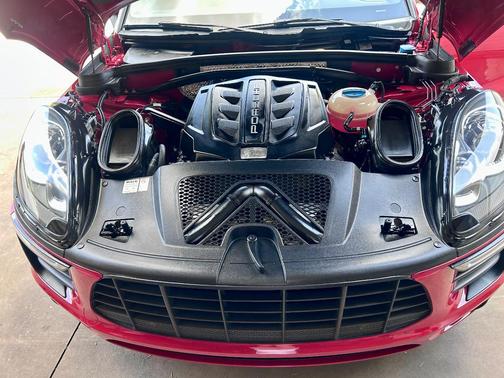 Red 2018 Porsche Macan Macan S