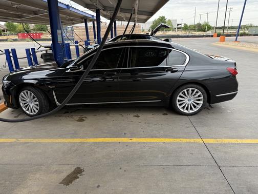 2022 BMW 745e xDrive