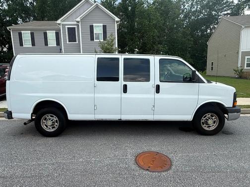 White 2008 Chevrolet Express 2500 Cargo