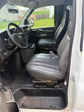 White 2008 Chevrolet Express 2500 Cargo