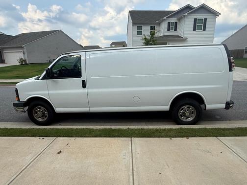 White 2008 Chevrolet Express 2500 Cargo