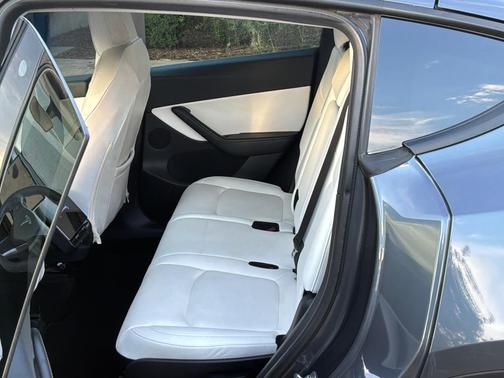 Gray 2022 Tesla Model Y Long Range