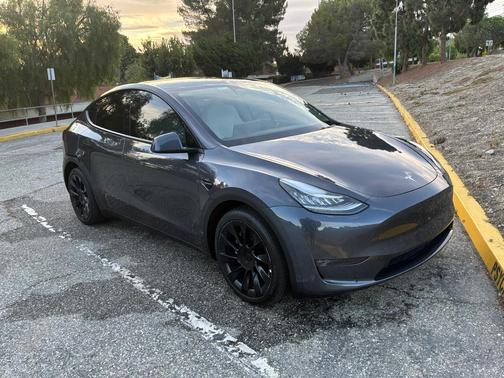 Gray 2022 Tesla Model Y Long Range