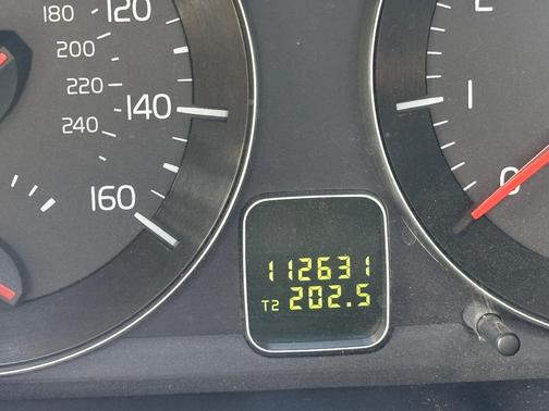 Beige 2008 Volvo C70 T5