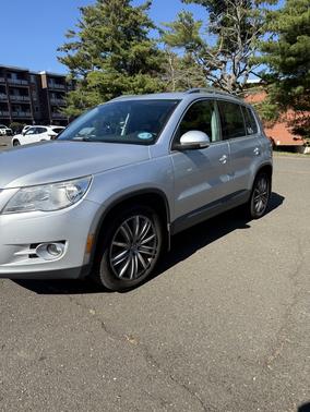 2011 Volkswagen Tiguan SE