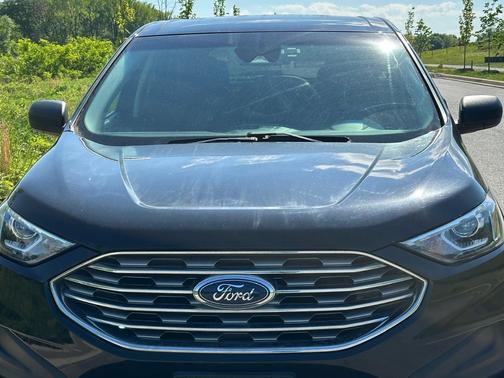 Black 2019 Ford Edge SE