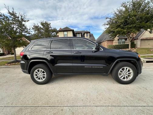 Black 2018 Jeep Grand Cherokee Laredo