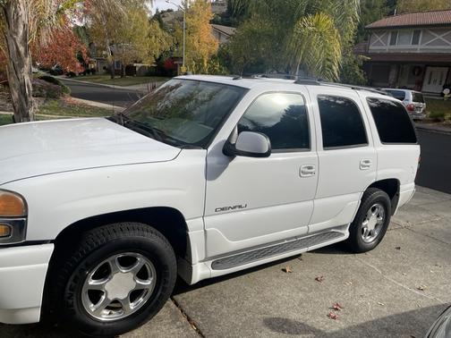 White 2005 GMC Yukon Denali
